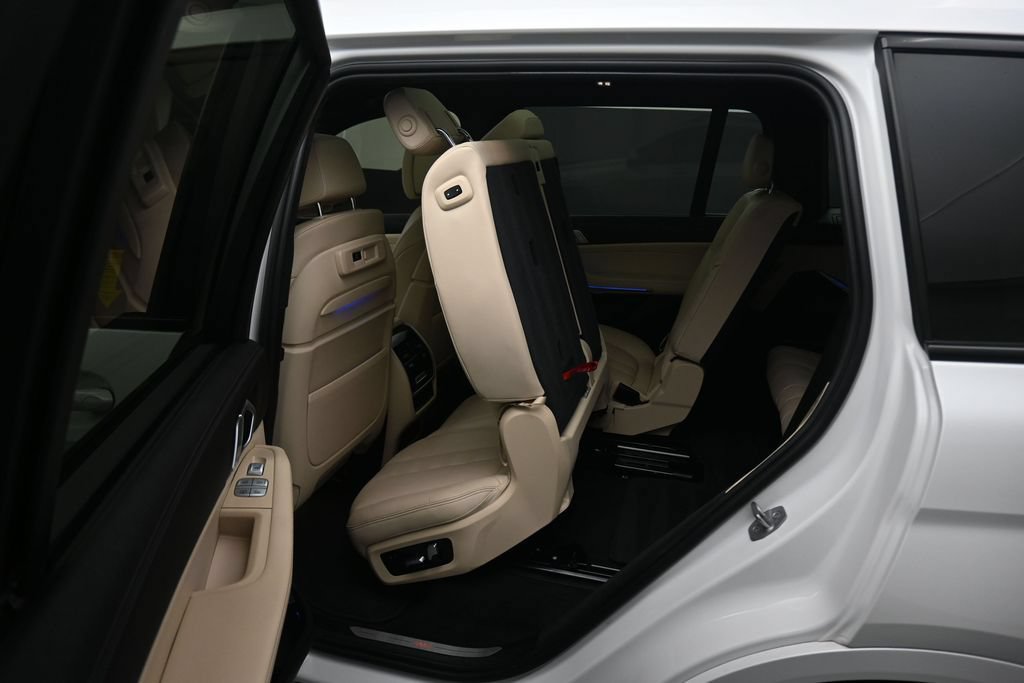 Used 2022 BMW X7 xDrive40i w/ Executive Package AWD/4WD image 39