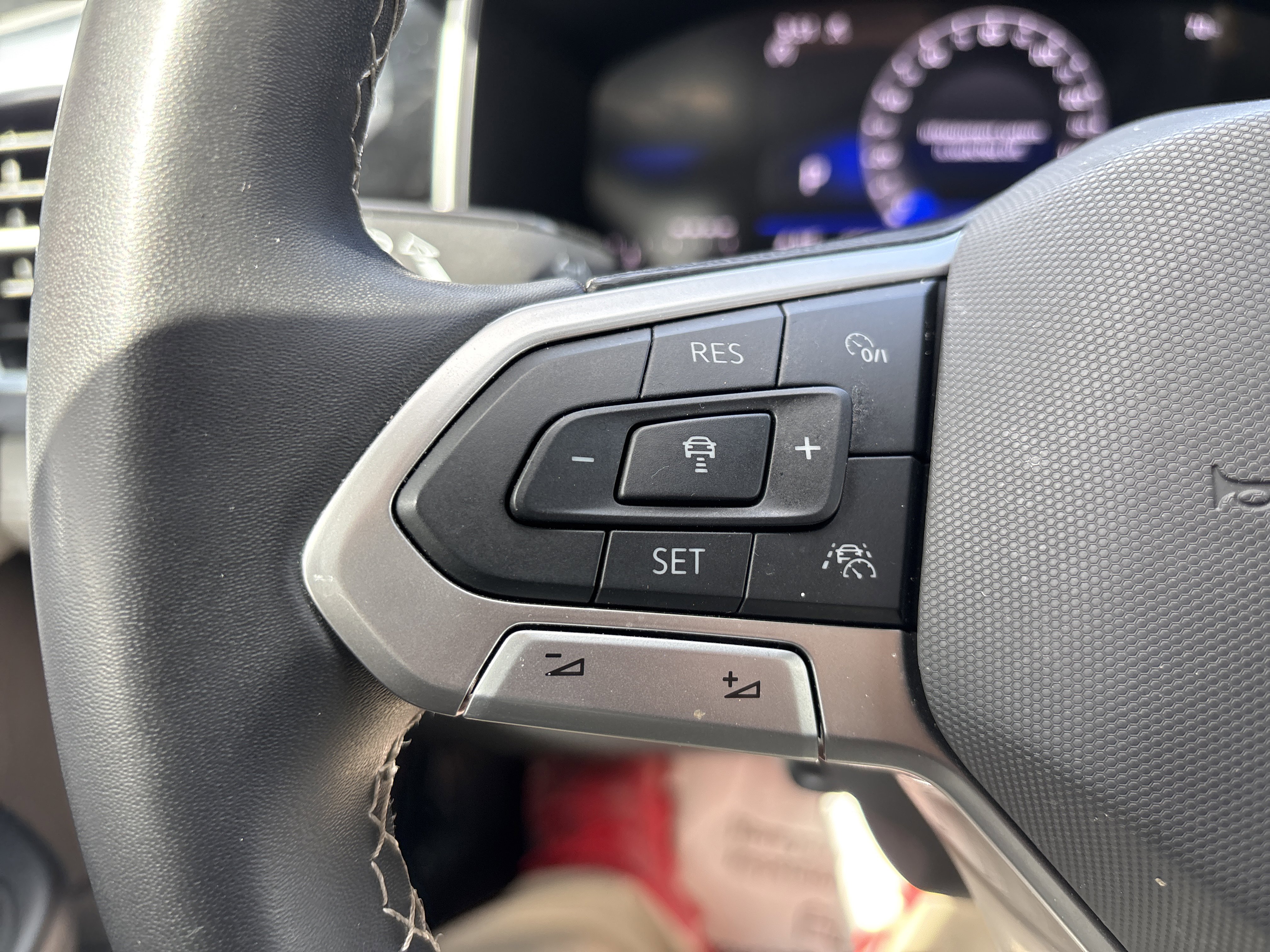 Used 2025 Volkswagen Taos SE AWD/4WD image 19