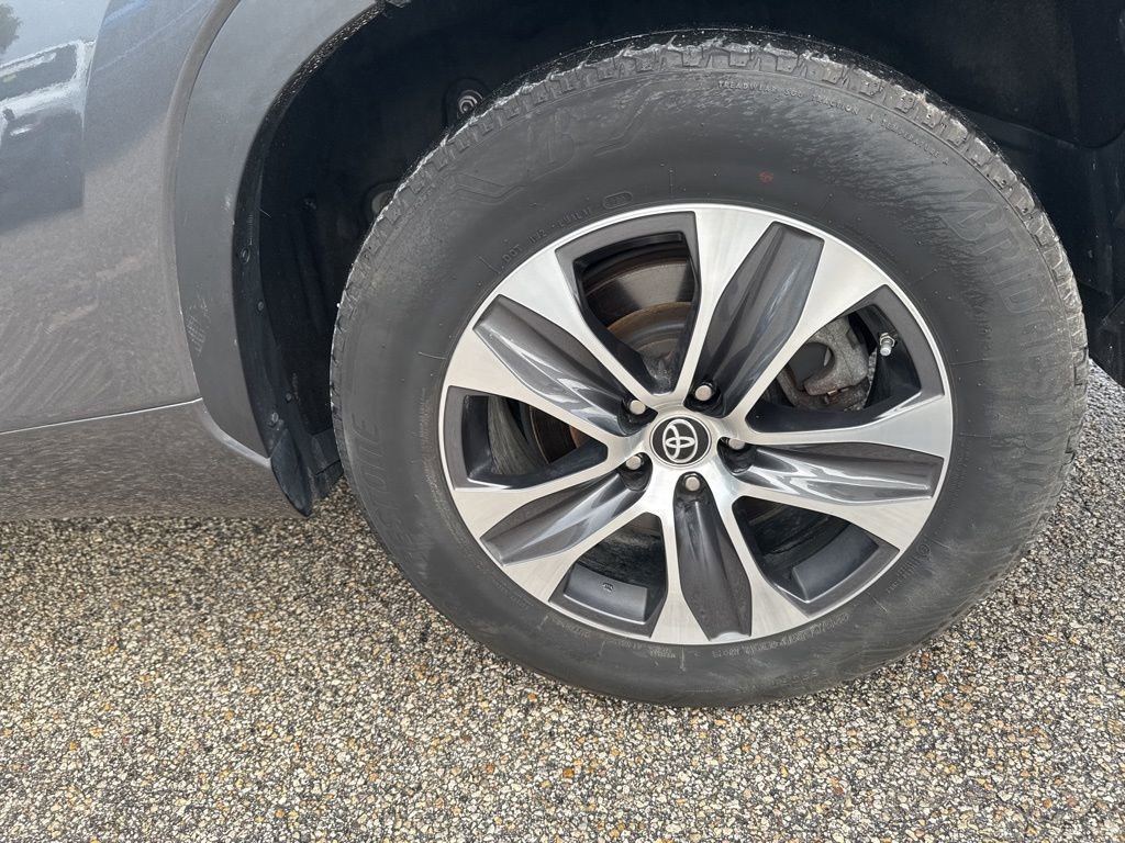 Used 2023 Toyota Highlander L image 9