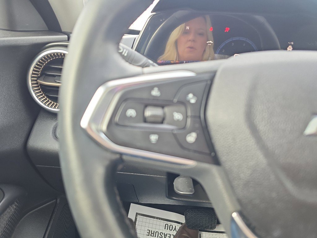 Used 2025 Chevrolet Trax ACTIV w/ Sunroof Package image 23