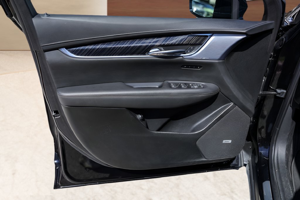 Certified 2025 Cadillac XT6 Premium Luxury FWD image 25