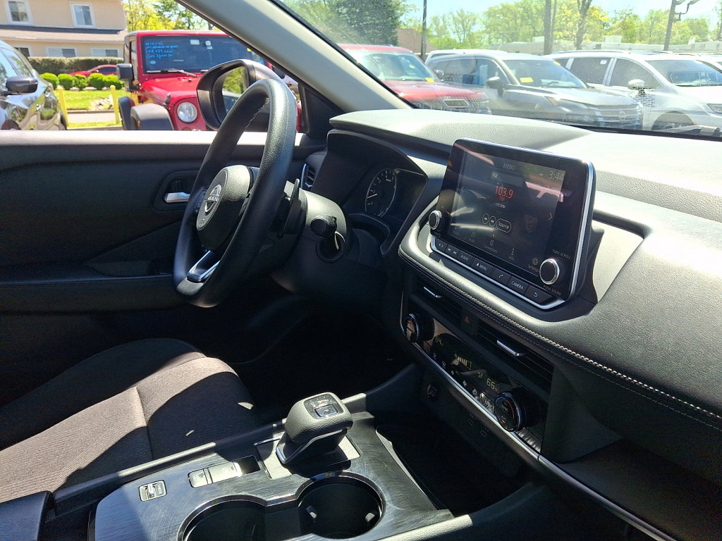 Used 2024 Nissan Rogue SV FWD image 12