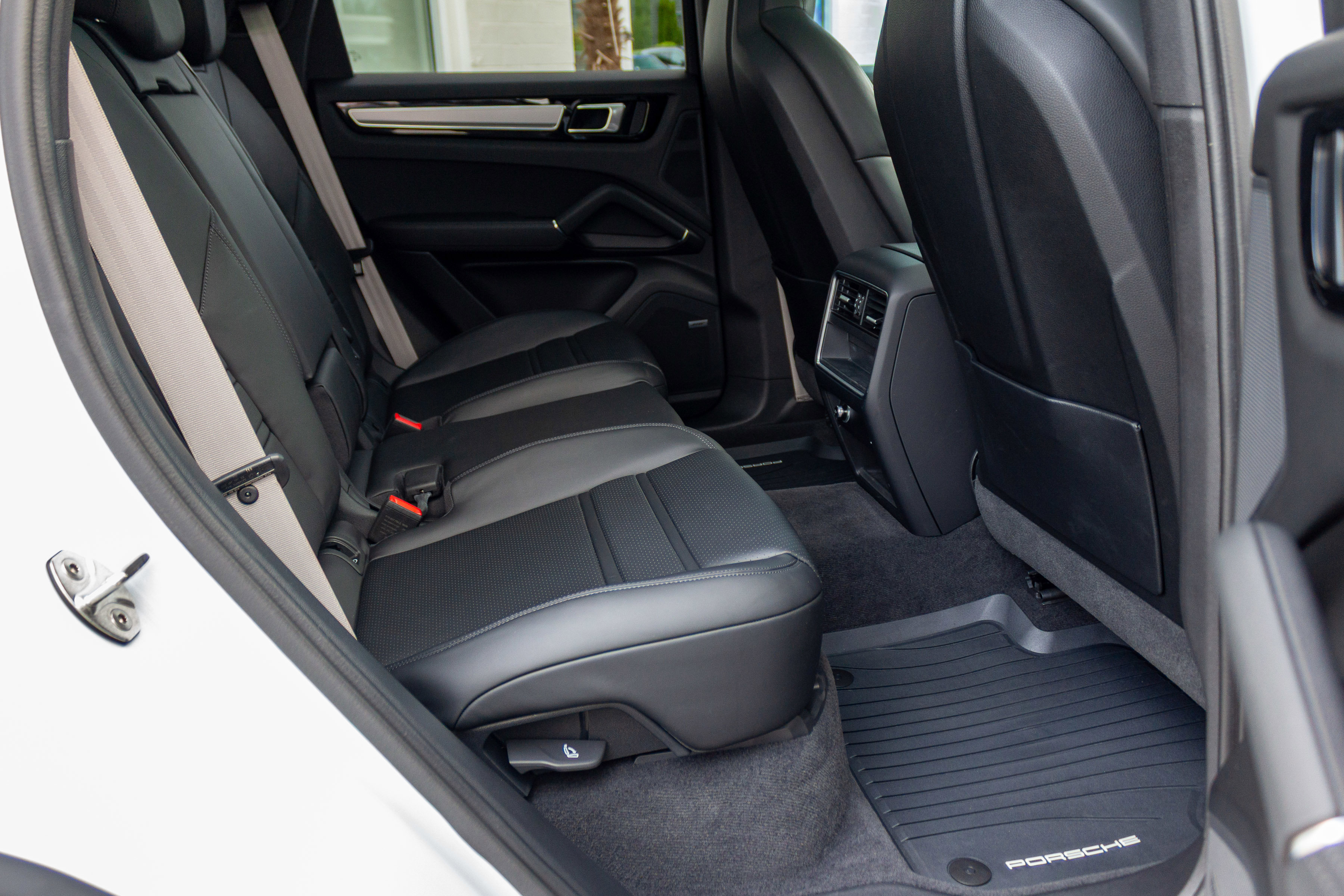 Used 2022 Porsche Cayenne S Platinum image 30