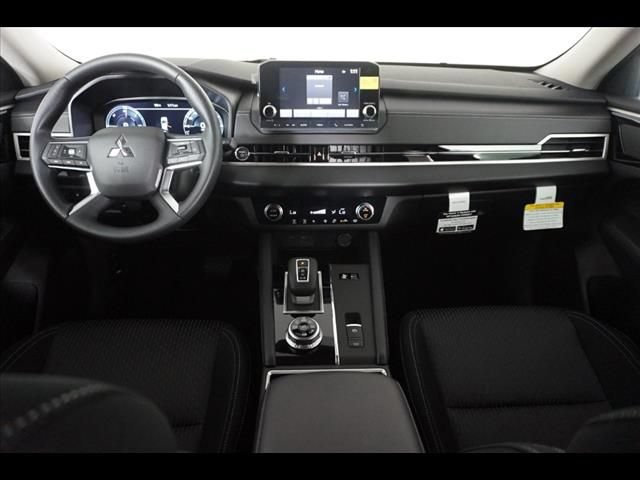 Used 2024 Mitsubishi Outlander ES AWD/4WD image 13