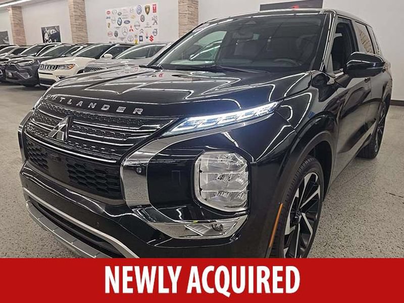 Used 2022 Mitsubishi Outlander SE AWD/4WD image 1