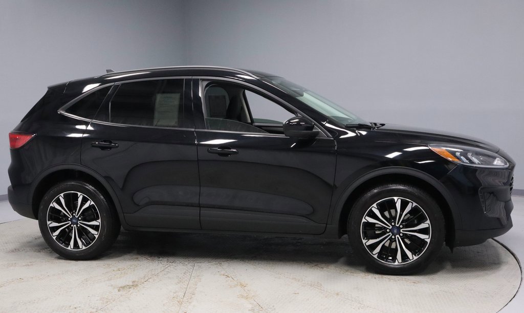 Certified 2022 Ford Escape SE w/ SE Sport Appearance Package image 5