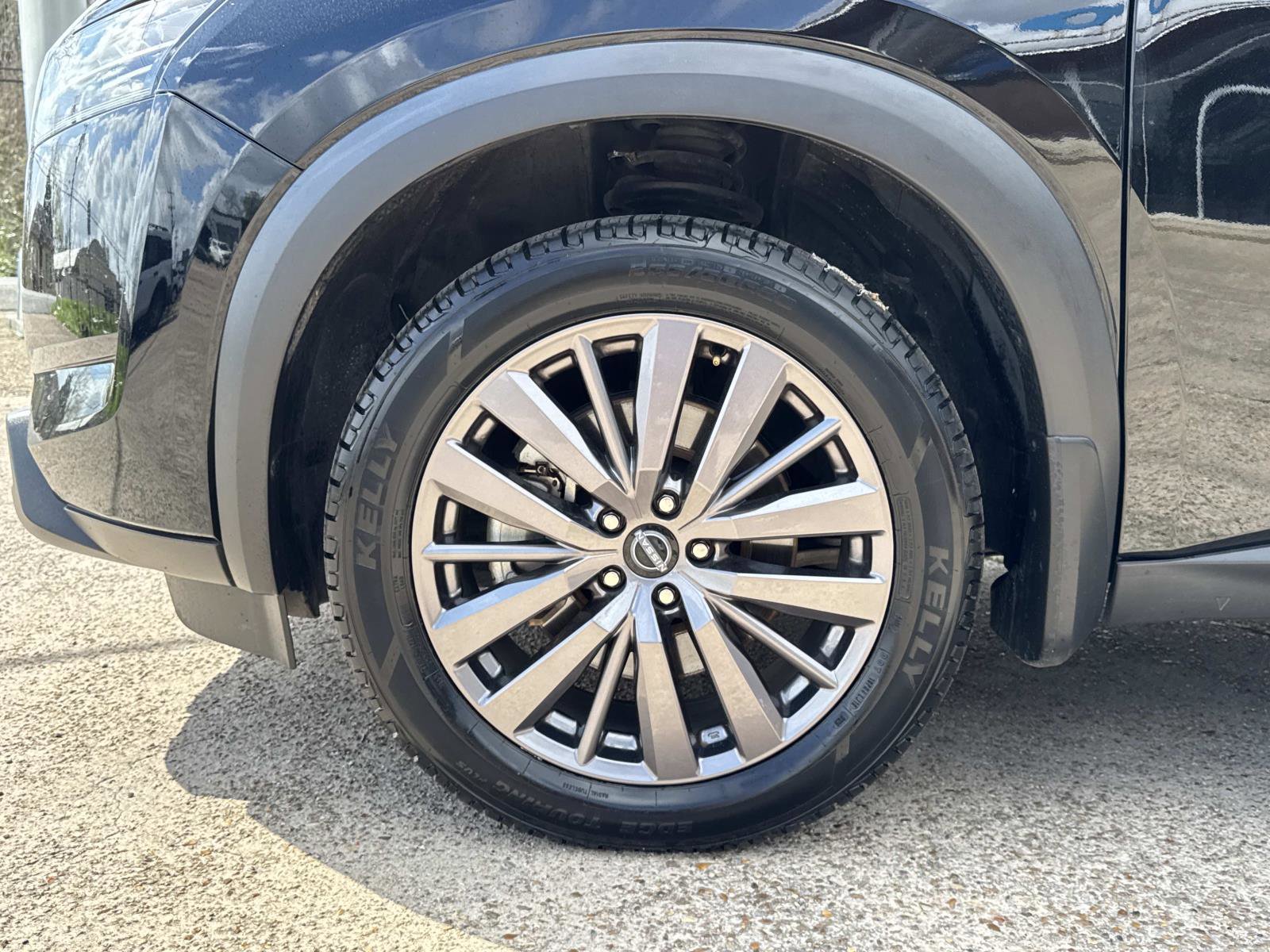 Used 2023 Nissan Pathfinder SL w/ SL Premium Package FWD image 3