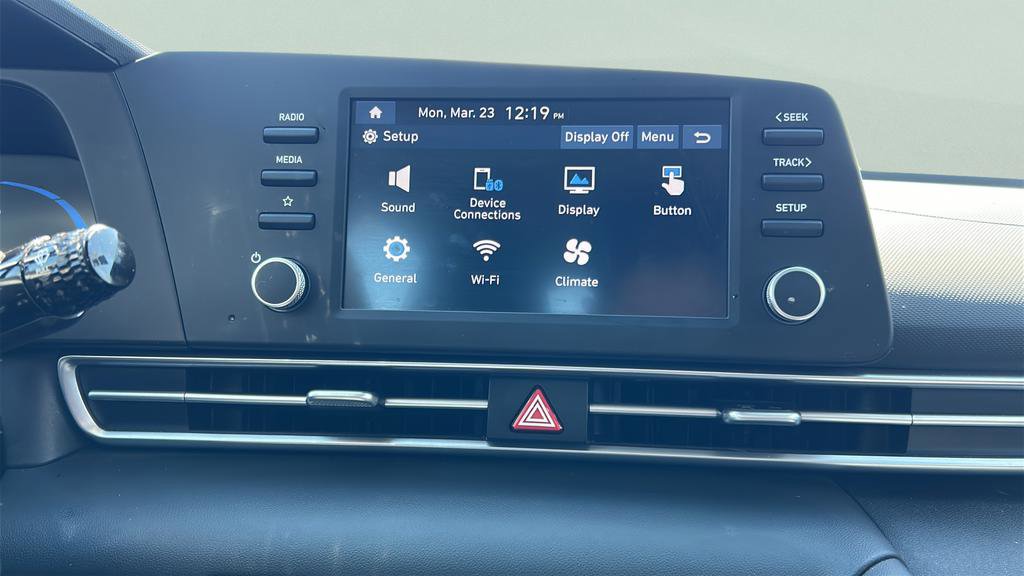 Certified 2025 Hyundai Elantra SE image 25