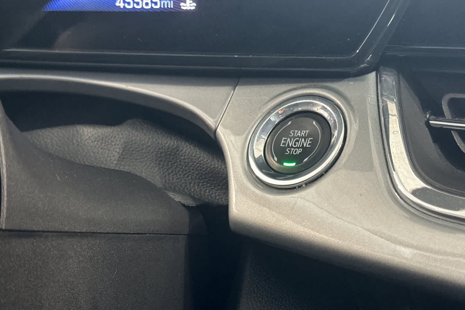 Used 2025 Chevrolet Trax LT FWD image 24