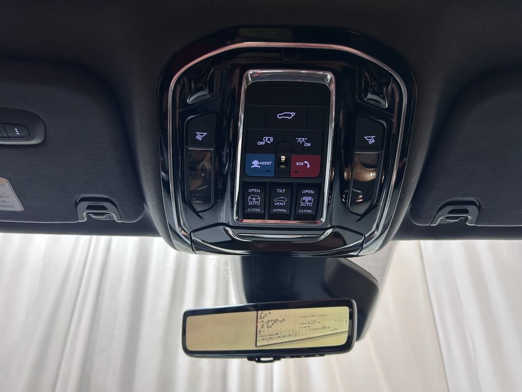 Used 2024 Jeep Grand Wagoneer Series III AWD/4WD image 19