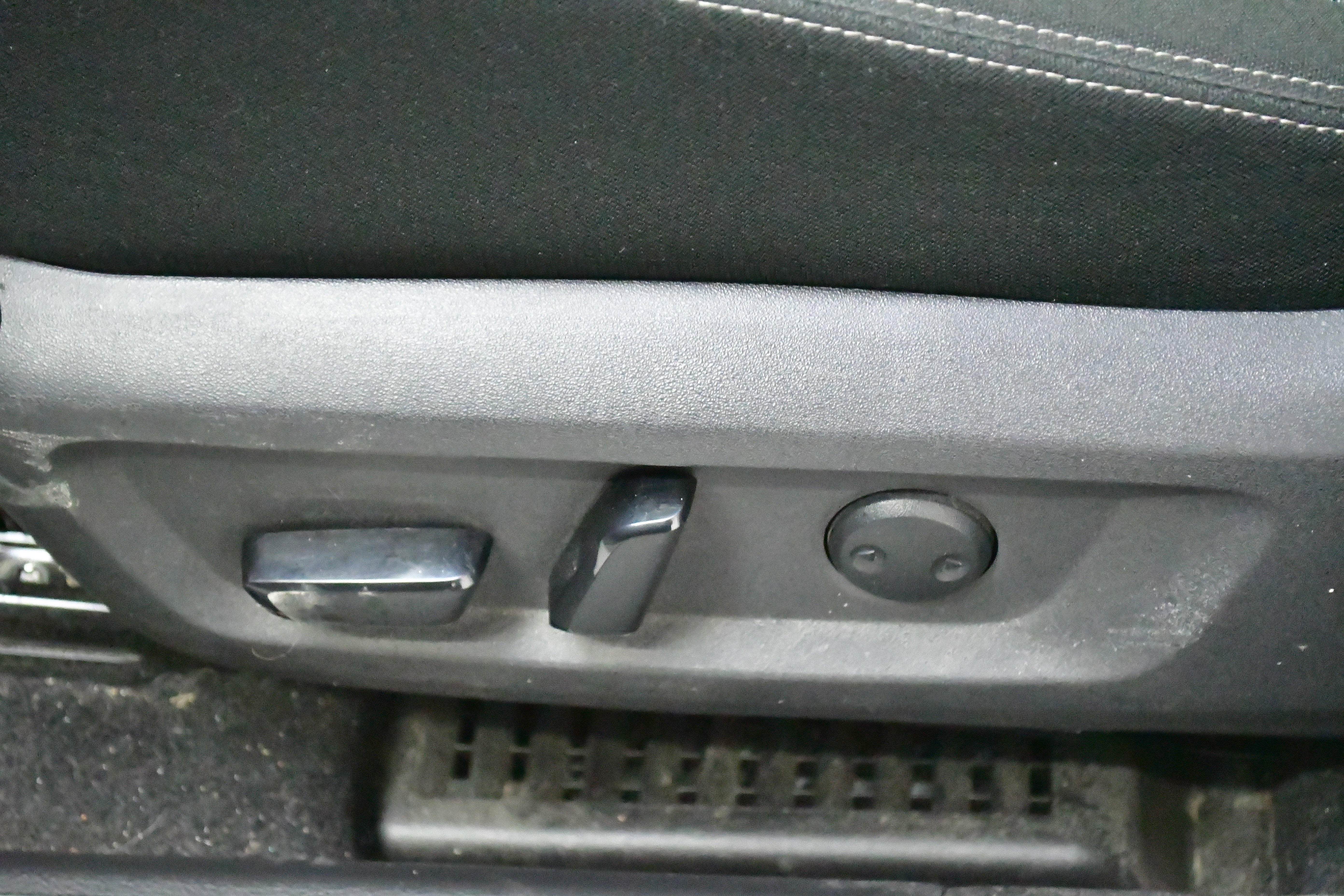 Used 2023 Nissan Rogue SV image 22