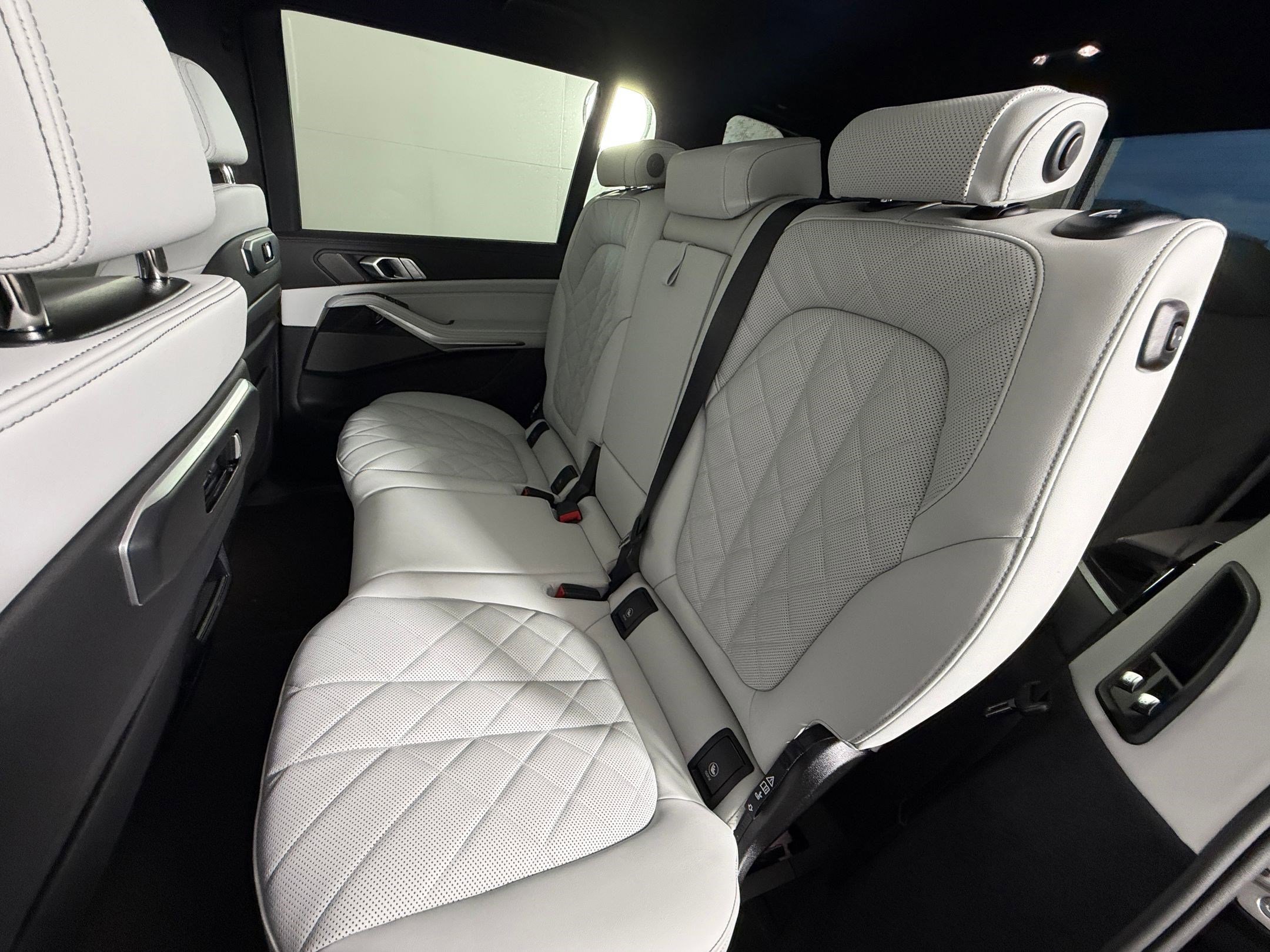 New 2027 BMW X7 xDrive40i AWD/4WD image 14