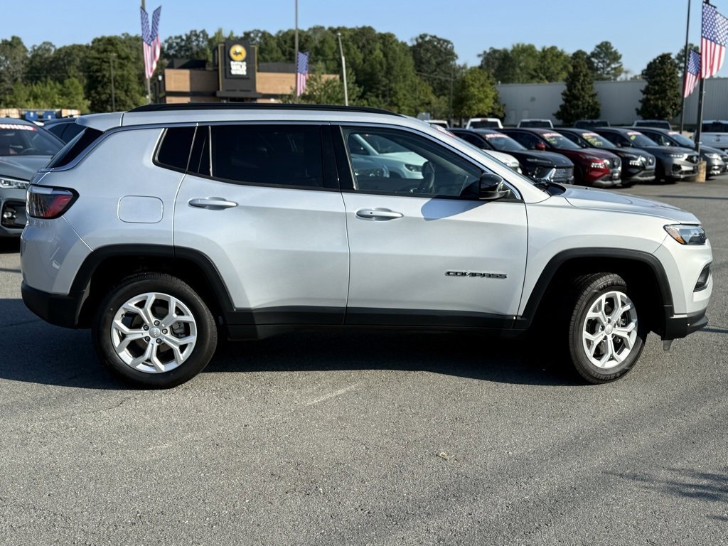 Used 2024 Jeep Compass Latitude image 9