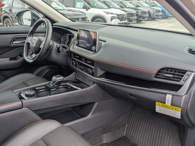 Certified 2025 Nissan Rogue SV image 32