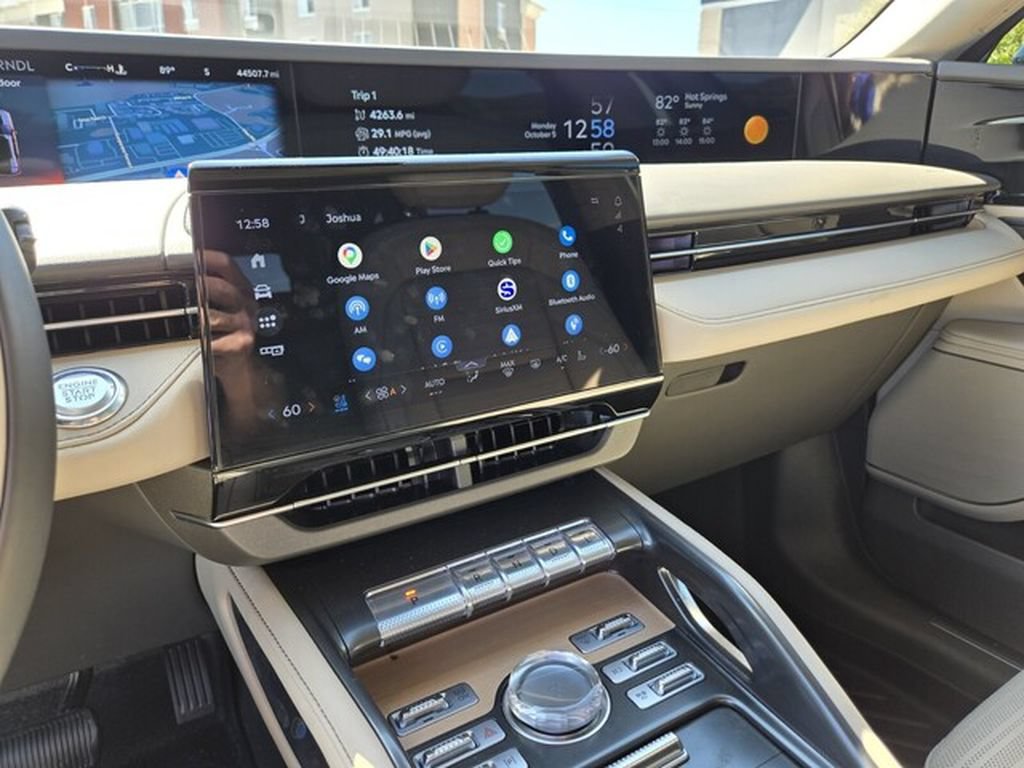 Used 2025 Lincoln Nautilus Reserve AWD/4WD image 24