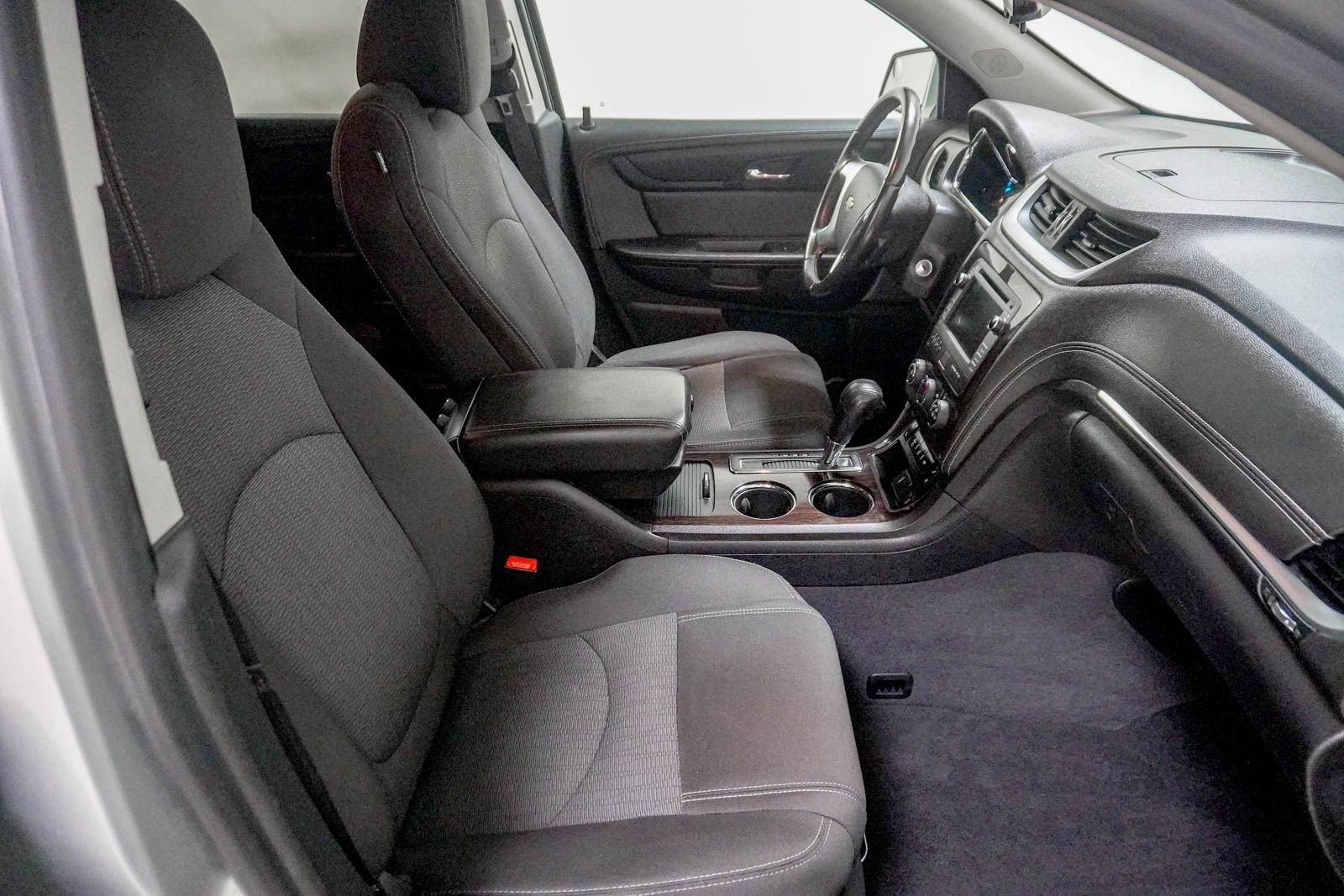 Used 2017 Chevrolet Traverse LT w/ Style and Technology Package AWD/4WD image 32