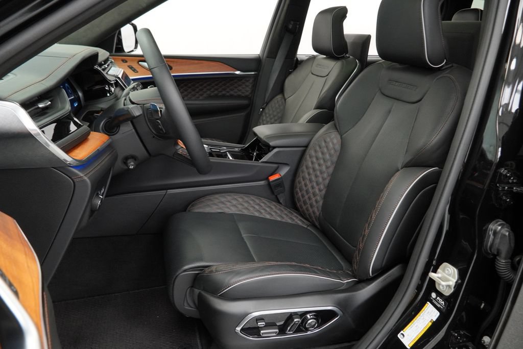 Used 2024 Jeep Grand Cherokee L Summit AWD/4WD image 7