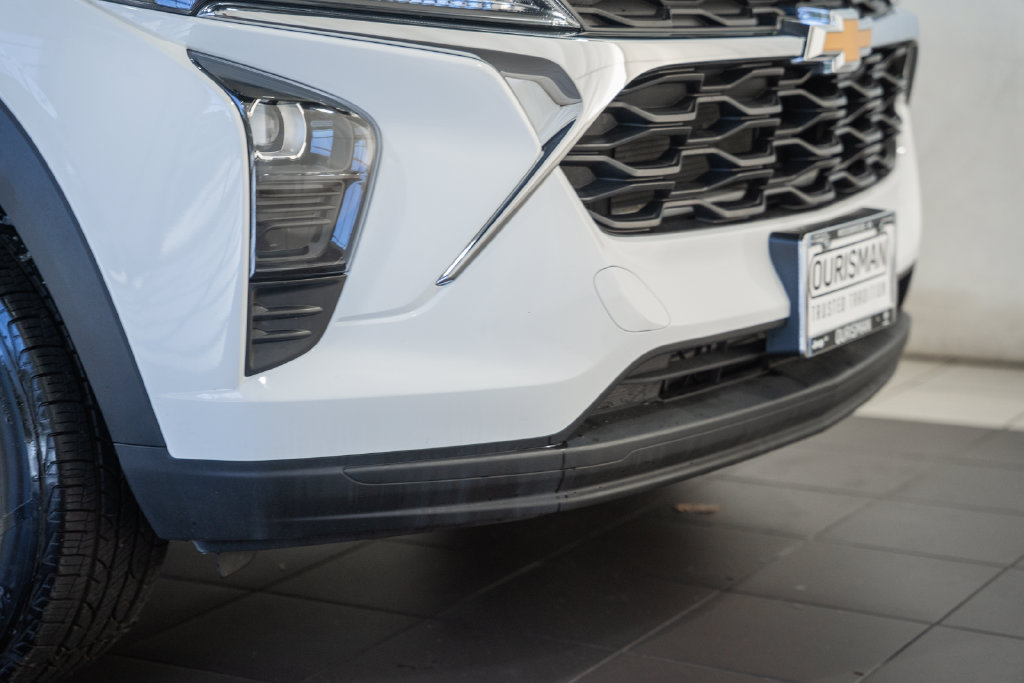 Used 2025 Chevrolet Trax LS FWD image 11