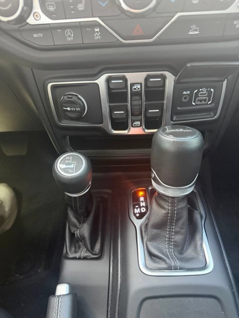 Used 2025 Jeep Gladiator Sport AWD/4WD image 13