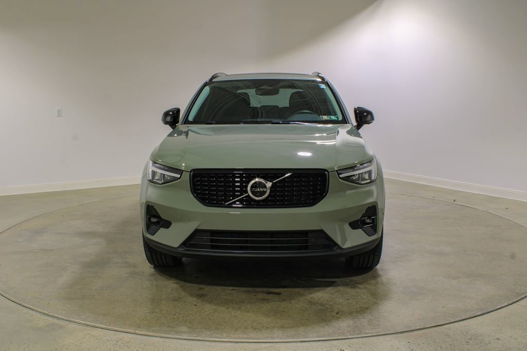 Used 2023 Volvo XC40 B5 Plus w/ Driver Assist Package AWD/4WD image 8