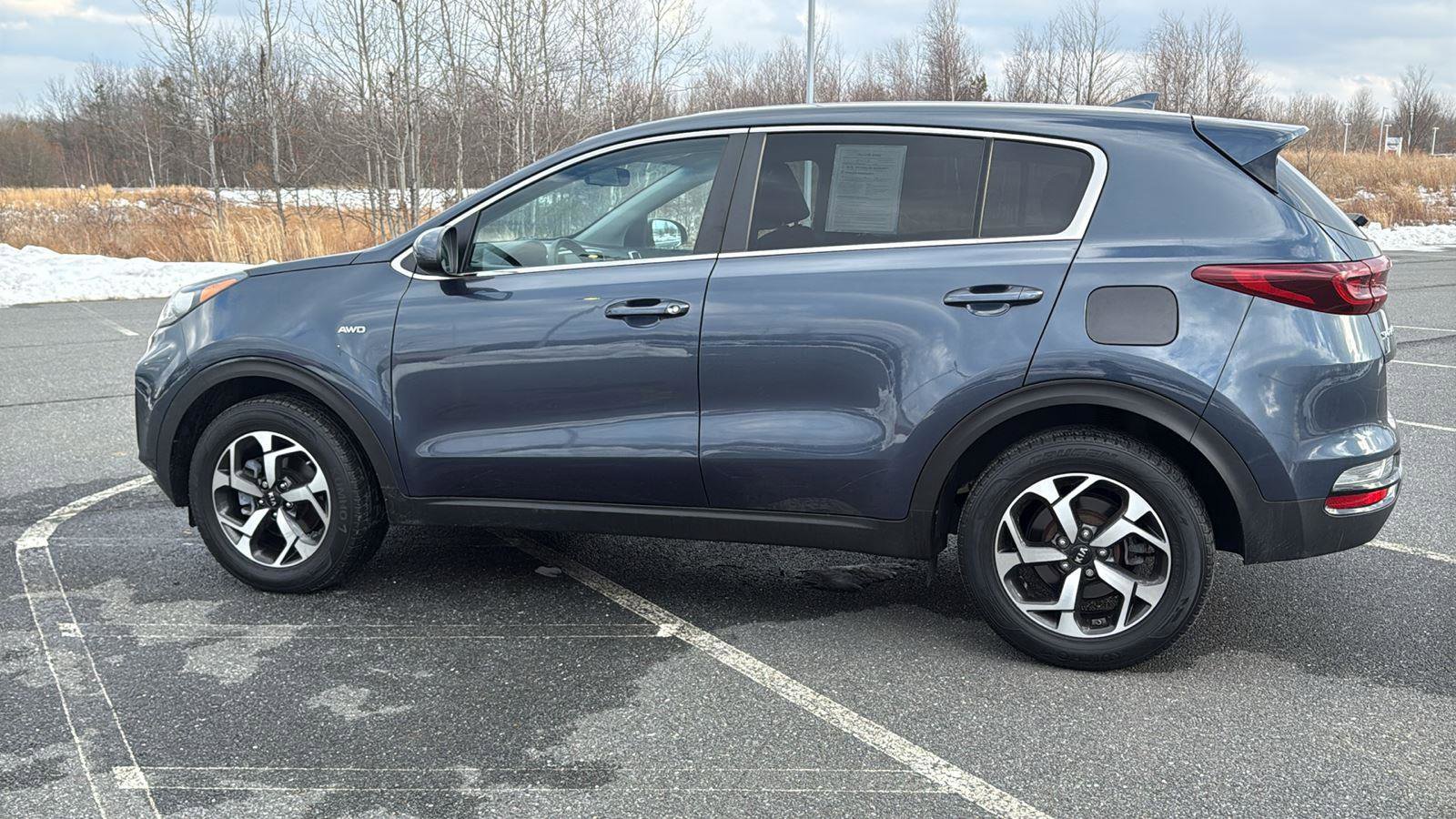 Used 2022 Kia Sportage LX image 11