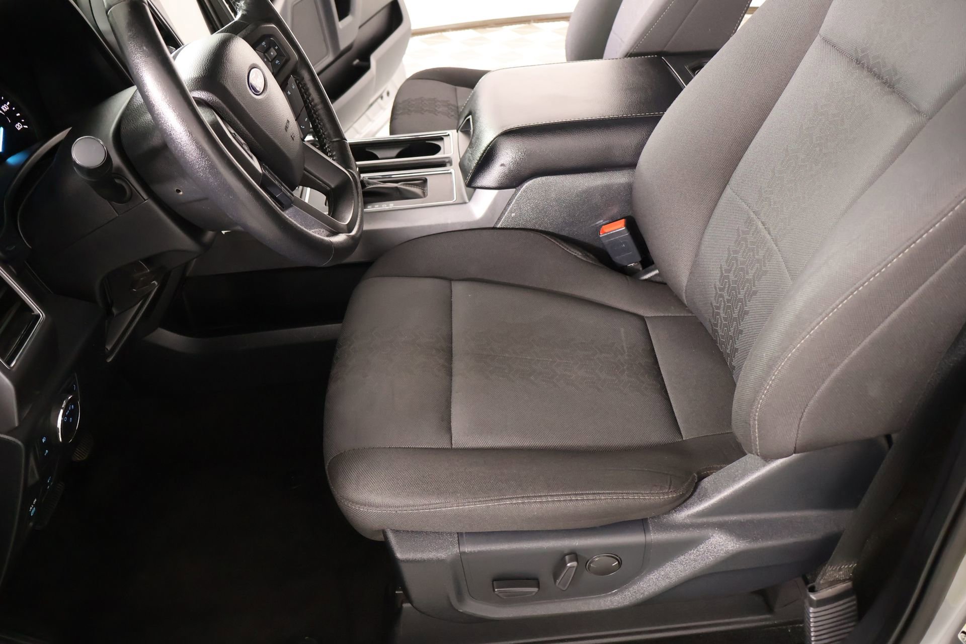 Used 2020 Ford F150 XLT w/ Equipment Group 302A Luxury AWD/4WD image 13