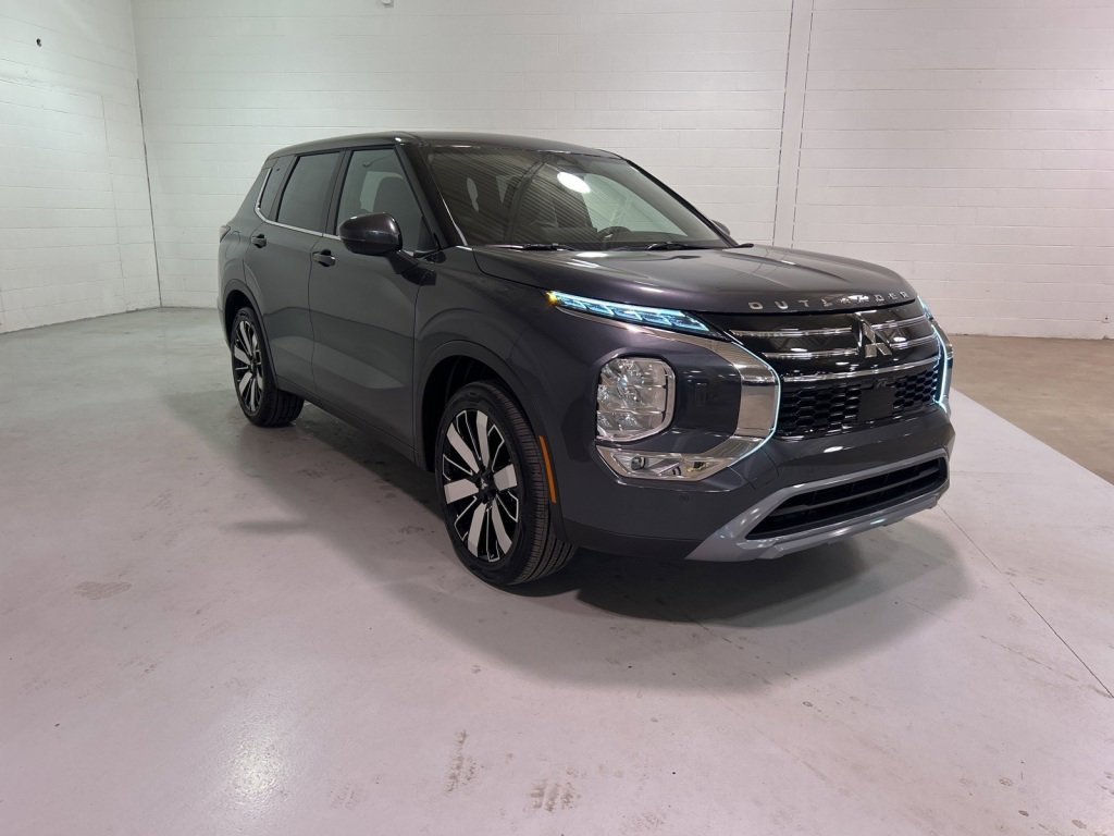 New 2025 Mitsubishi Outlander SE
