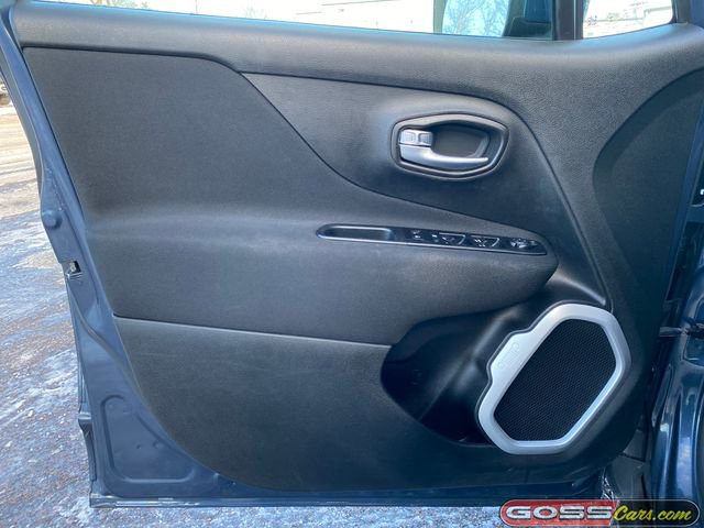 Used 2020 Jeep Renegade Latitude w/ Cold Weather Group image 22