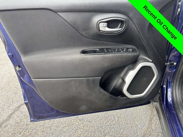 Used 2018 Jeep Renegade Latitude FWD image 9