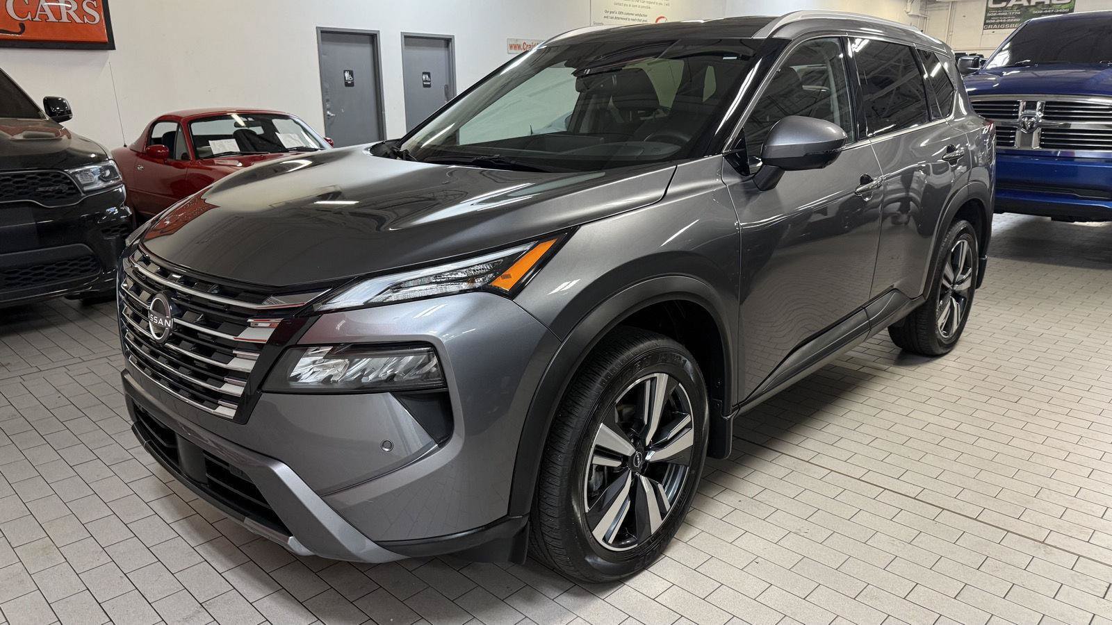 Used 2025 Nissan Rogue SL AWD/4WD image 1