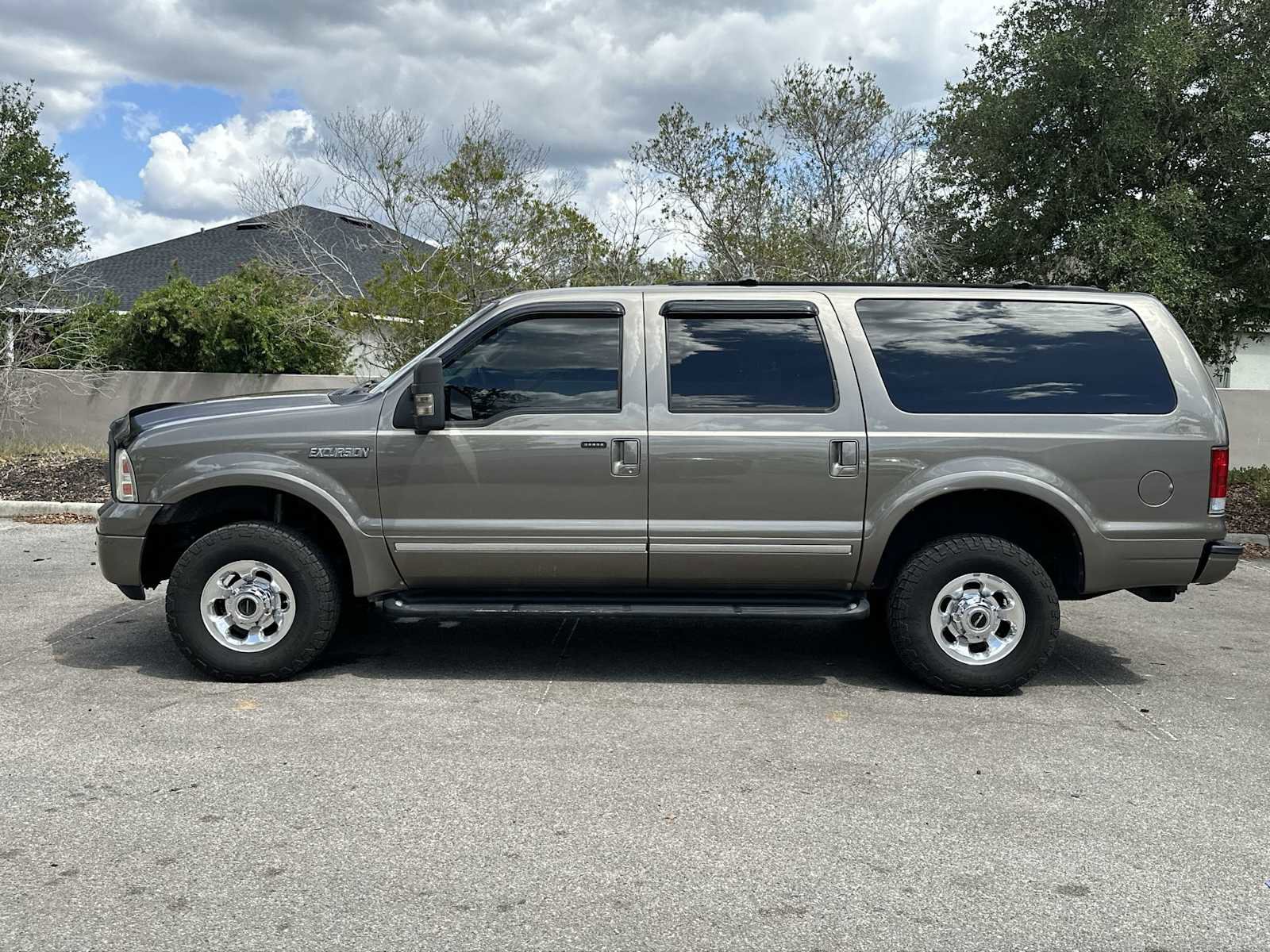 Used 2005 Ford Excursion Limited AWD/4WD image 3
