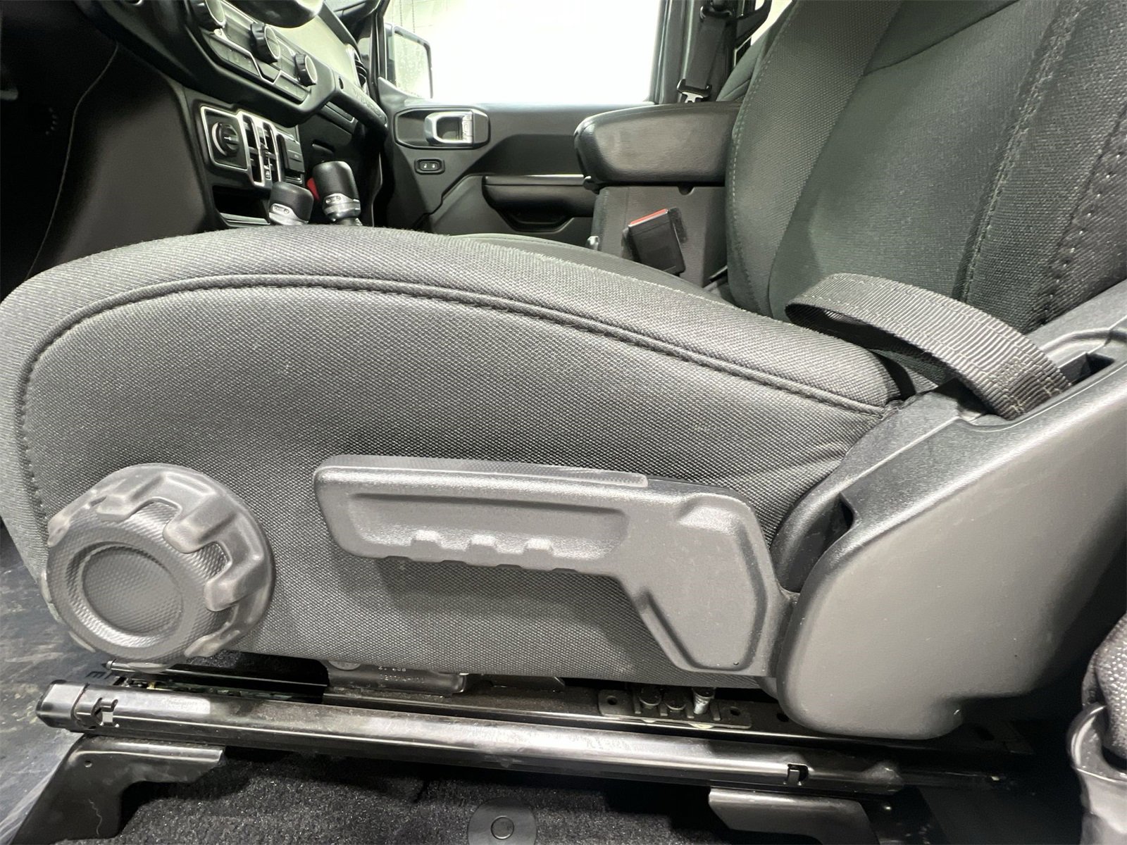 Used 2021 Jeep Wrangler Unlimited Sport image 12