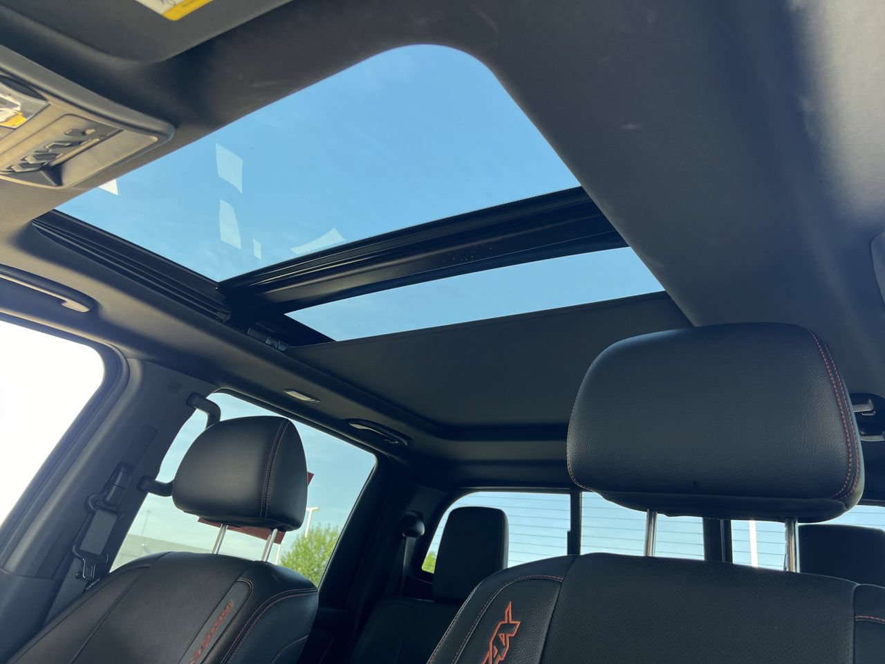 Used 2023 Nissan Titan PRO-4X w/ Pro-4x Convenience Package AWD/4WD image 29