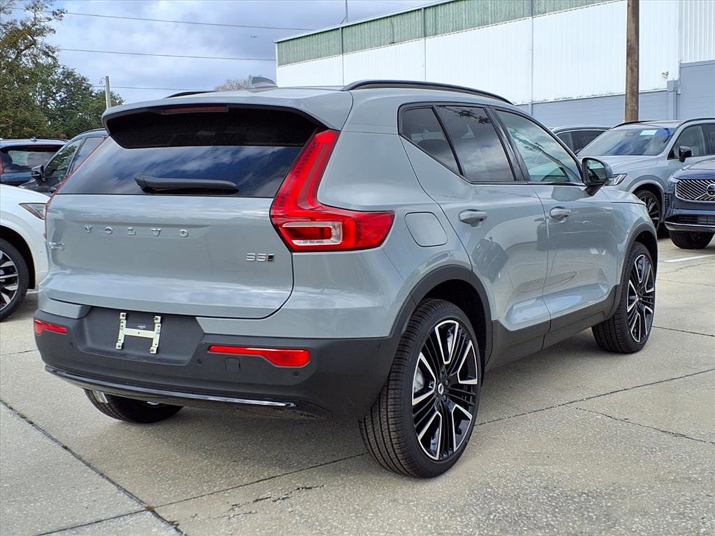 New 2026 Volvo XC40 B5 Ultra w/ Protection Package Premier image 7