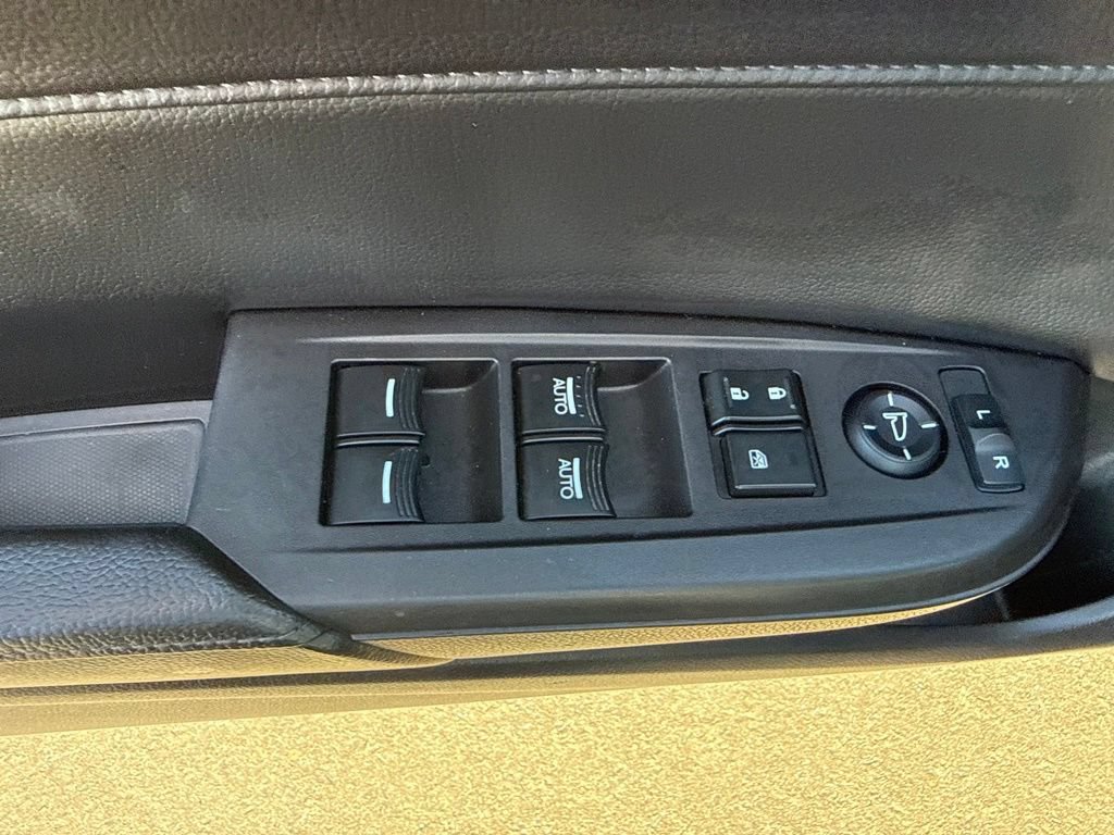 Used 2013 Acura ILX w/ Technology Package FWD image 18