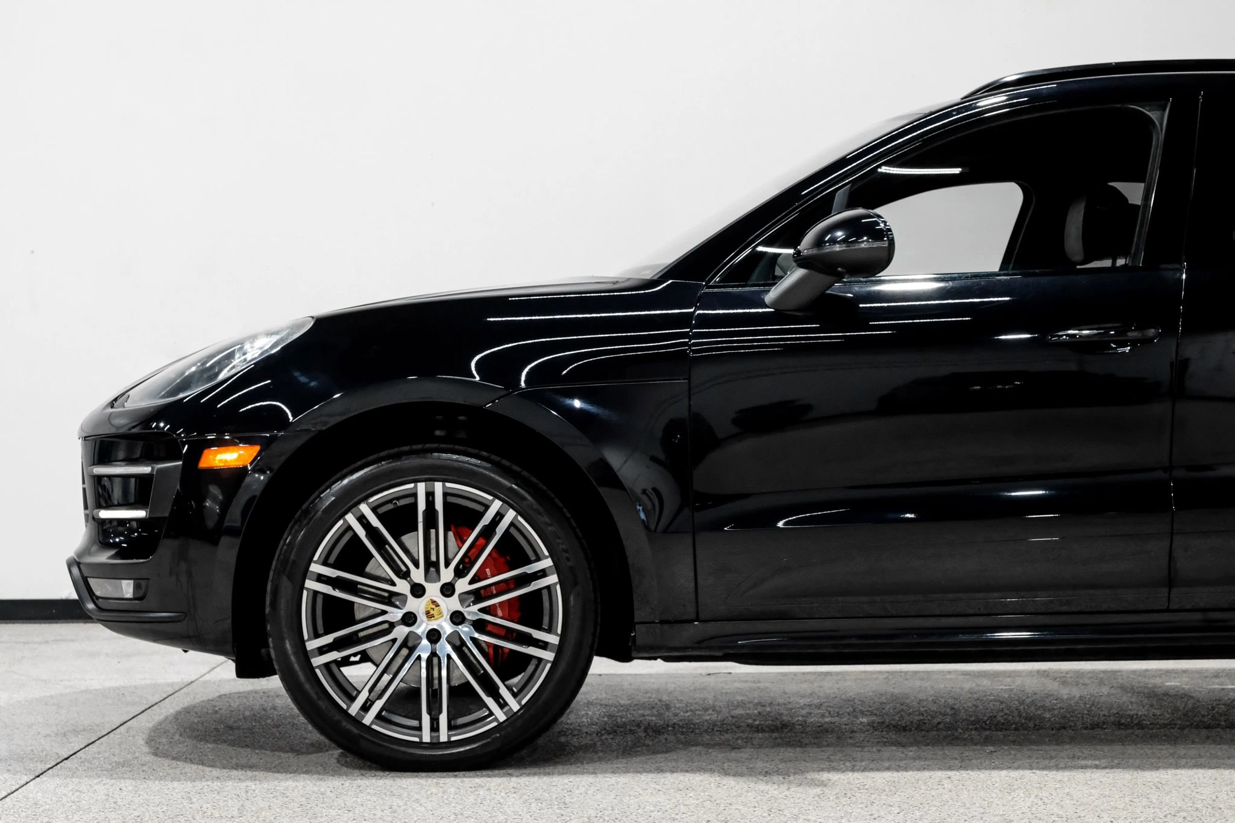Used 2017 Porsche Macan Turbo image 10