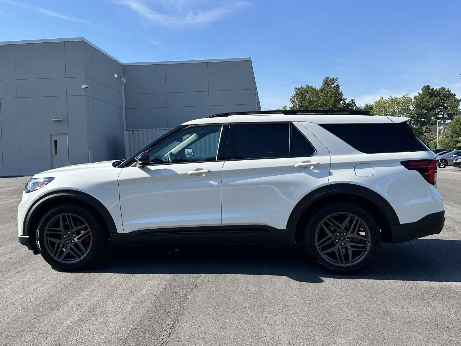 Used 2025 Ford Explorer ST w/ Sun And Sound Package AWD/4WD image 24