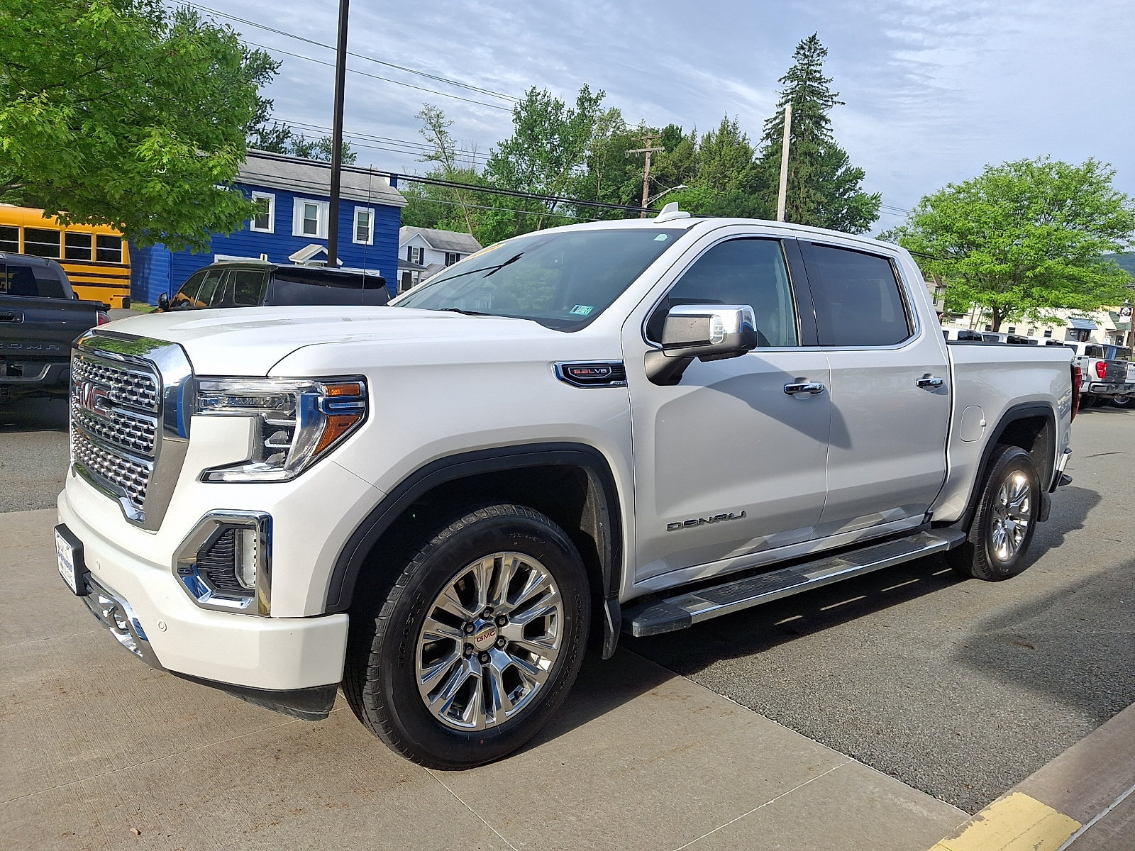 Used 2019 GMC Sierra 1500 Denali w/ Driver Alert Package II AWD/4WD image 3