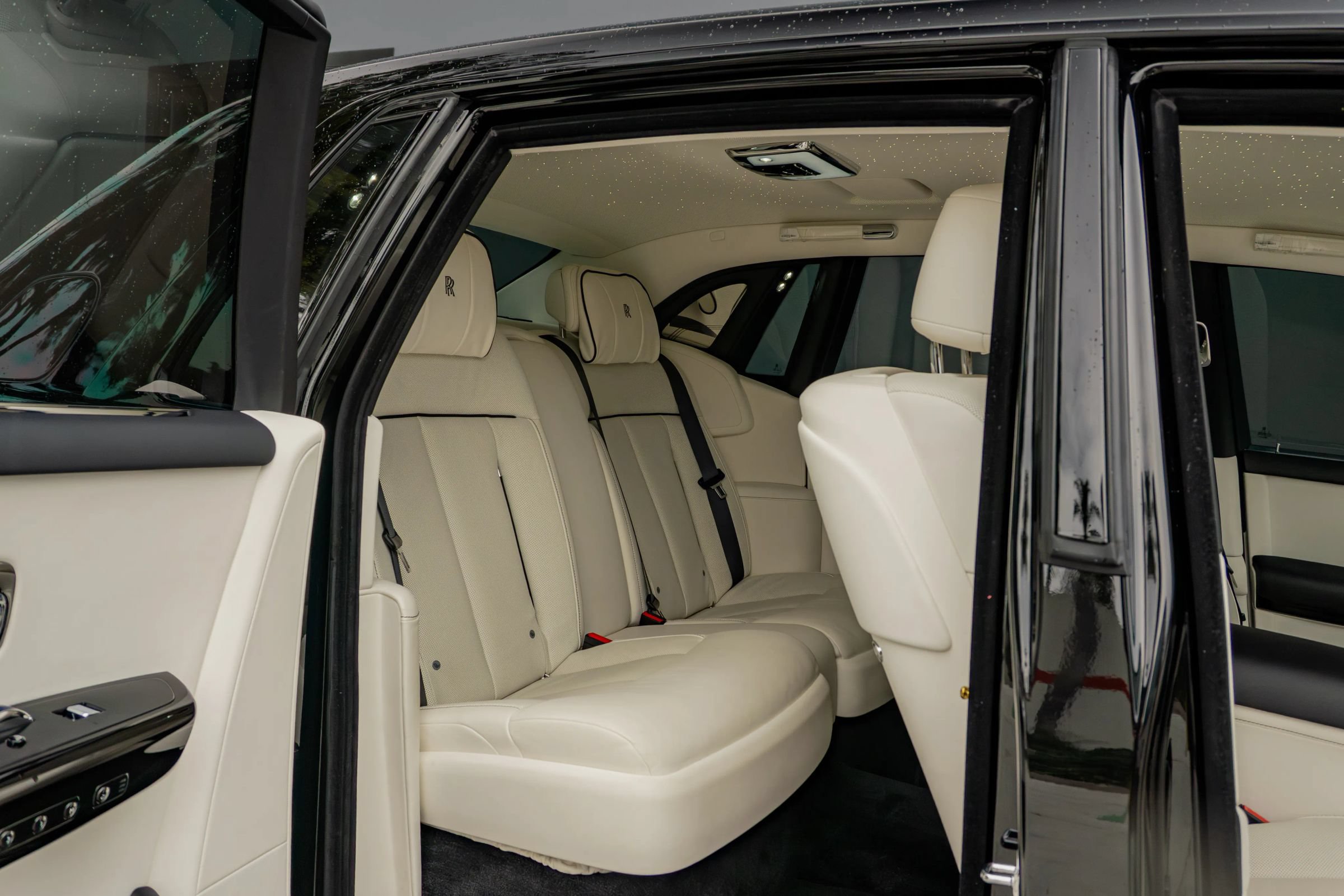 Used 2024 Rolls-Royce Phantom Sedan RWD image 13