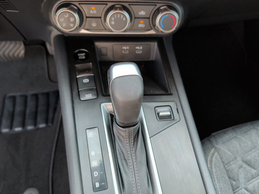 Used 2025 Nissan Kicks SV FWD image 29