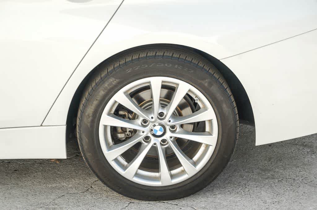 Used 2018 BMW 320i Sedan RWD image 10