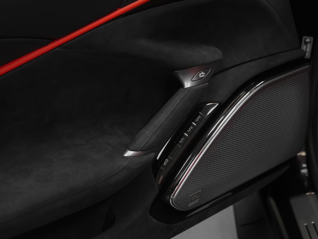 Certified 2025 Ferrari Roma Spider RWD image 68