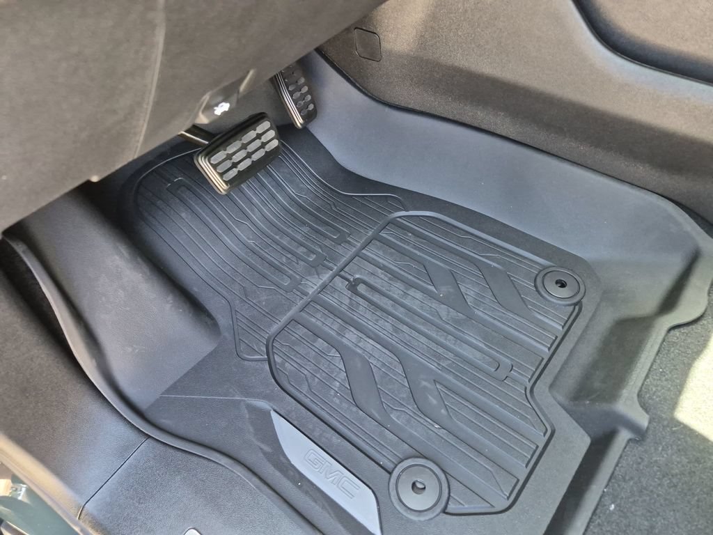 New 2026 GMC Yukon XL AT4 Ultimate w/ LPO, Floor Liner Package AWD/4WD image 22