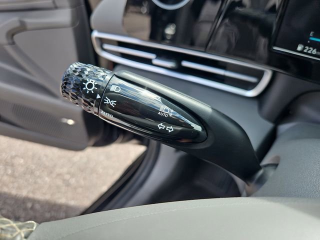 Used 2022 Hyundai Elantra SEL w/ Convenience + Premium Package FWD image 23