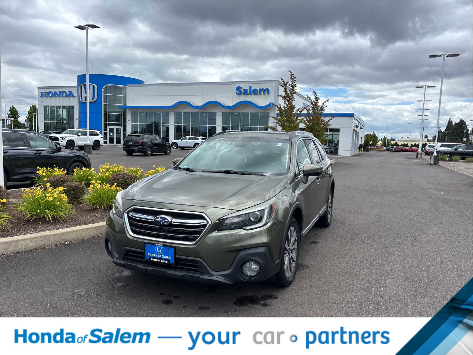 Used 2018 Subaru Outback 3.6R Touring w/ Protection Package #1 AWD/4WD image 1
