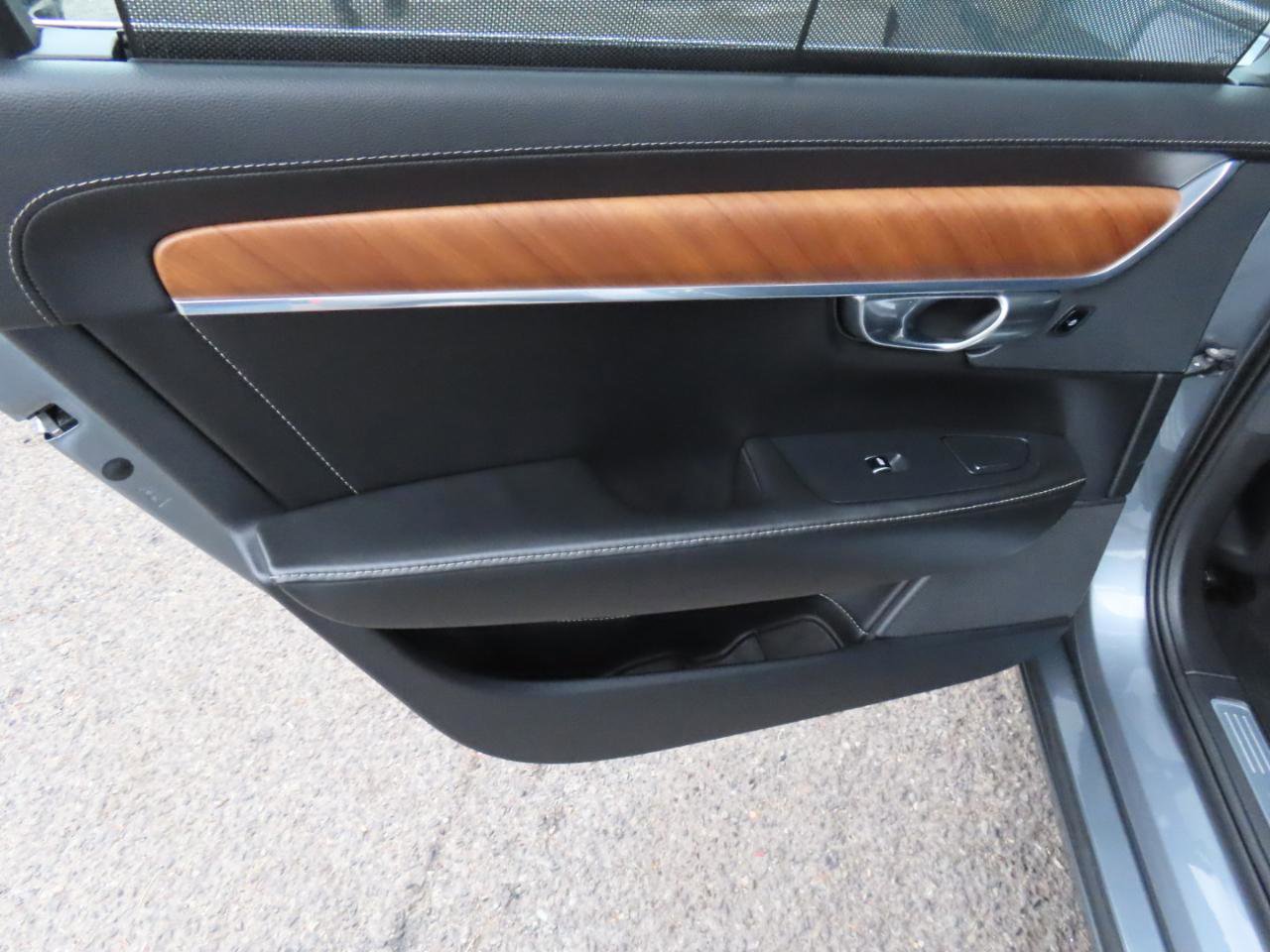 Used 2018 Volvo S90 T6 Inscription w/ Convenience Package image 10