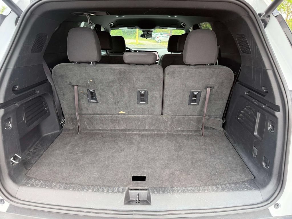 Used 2024 Chevrolet Traverse LT FWD image 12