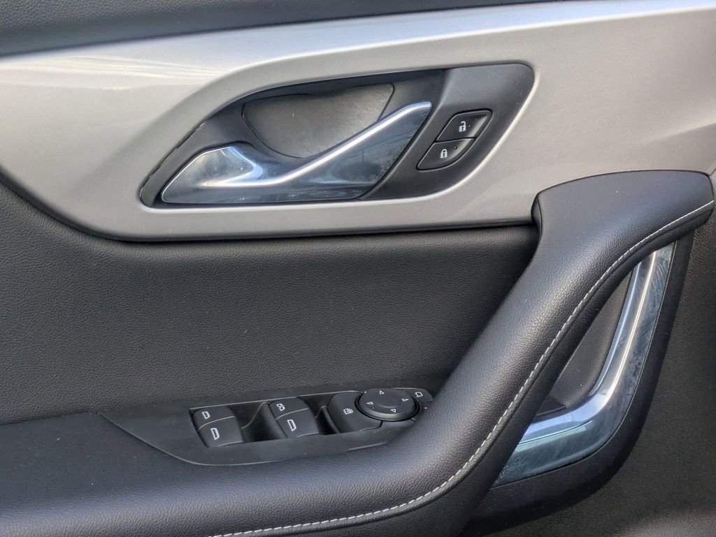 Used 2025 Chevrolet Blazer LT FWD image 13
