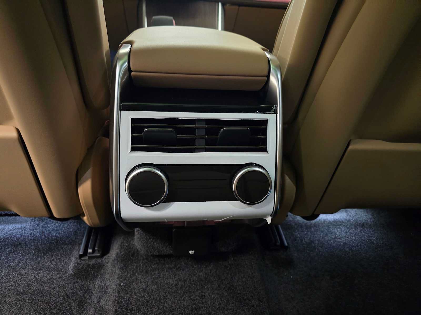New 2026 Land Rover Range Rover Long Wheelbase SE AWD/4WD image 19
