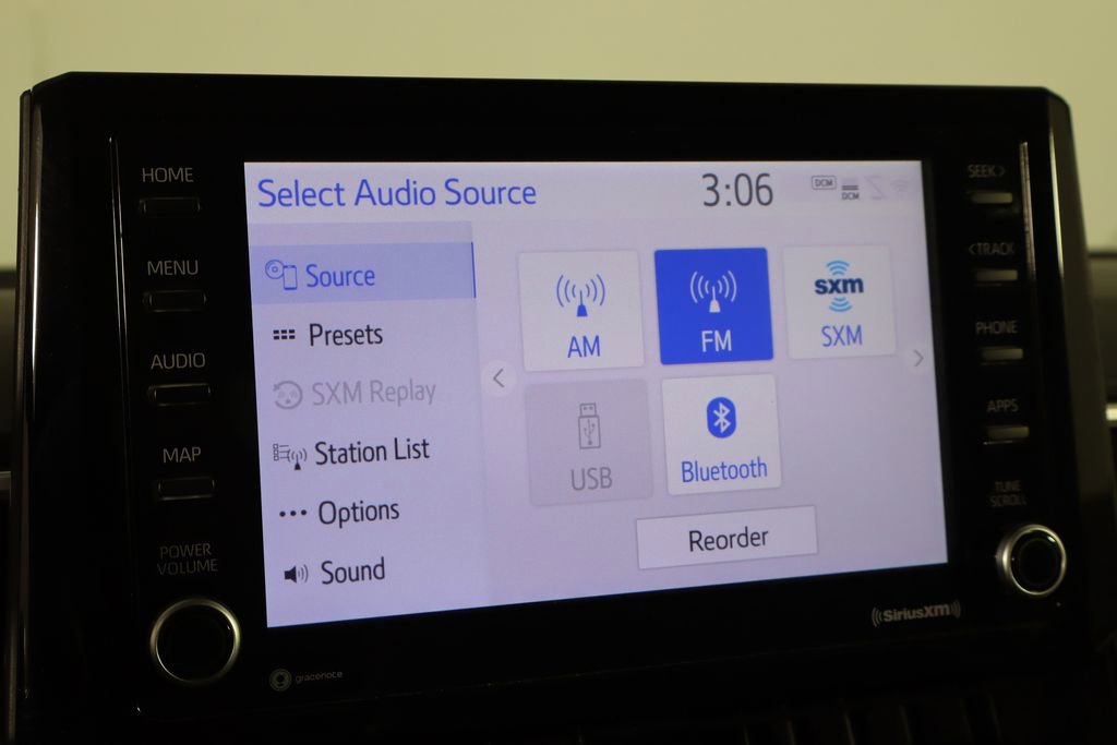 Used 2022 Toyota Corolla LE image 30